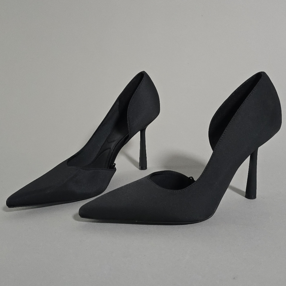 The most PERFECT black pumps ever!  Padded for comfort  ZARA sz 41 / 10